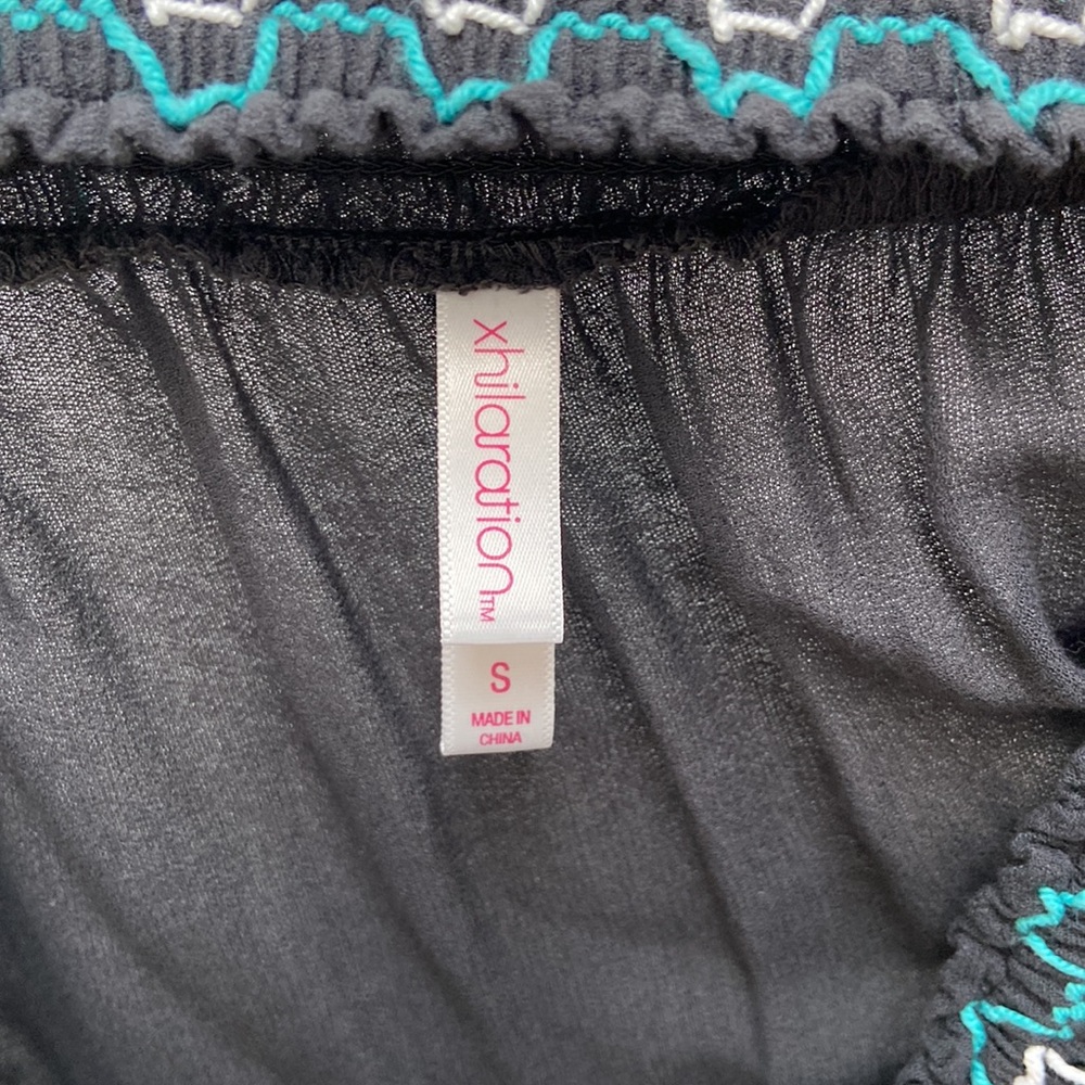 Women’s Xhilaration off the shoulder floral embroidered blouse. Size small. - Picture 12 of 12